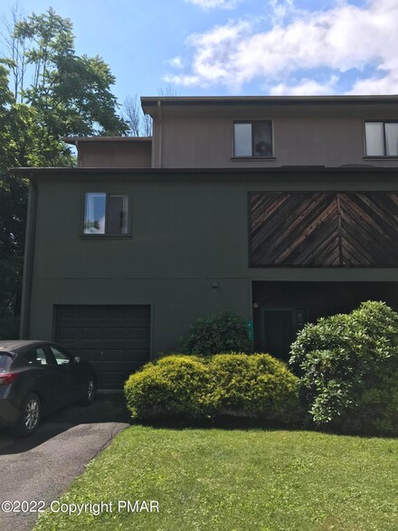 7241 Onawa Ct, Cresco, PA 18326