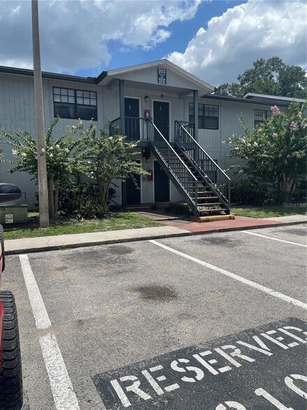 203 Pine Violet Ct Unit 202, Tampa, FL 33612