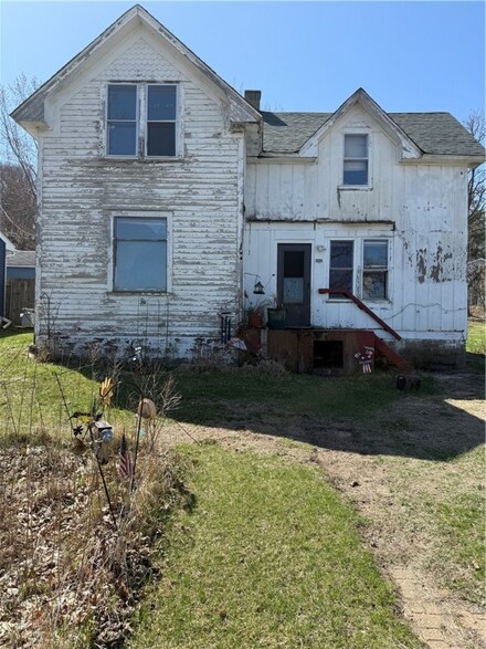 325 E Race Ave, Elmwood, WI 54740