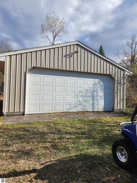 4590 Lakeview Dr, Hale, MI 48739