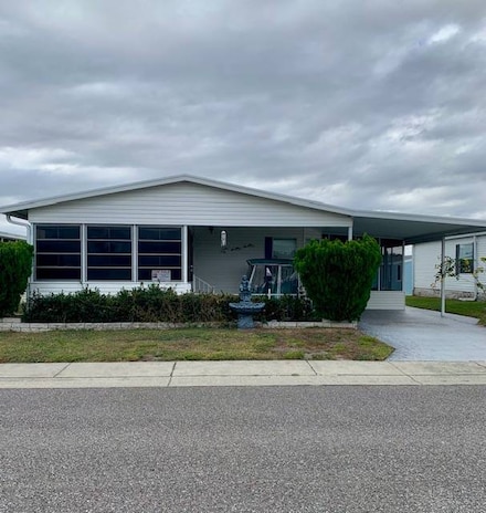 6169 Forest Lake Dr, Zephyrhills, FL 33540