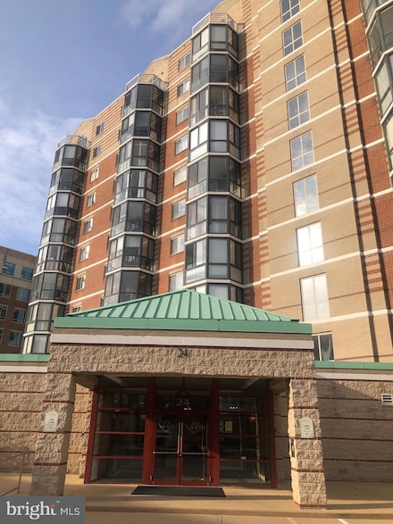 24 Courthouse Square Unit 24703, Rockville, MD 20850