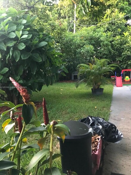 266 E 12th St, Hialeah, FL 33010