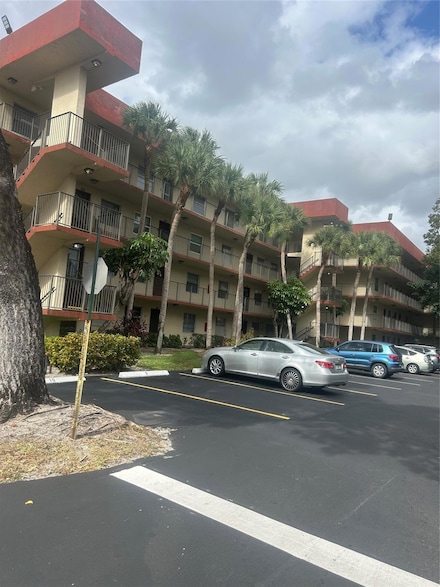 3341 NW 47th Terrace Unit 104, Lauderdale Lakes, FL 33319