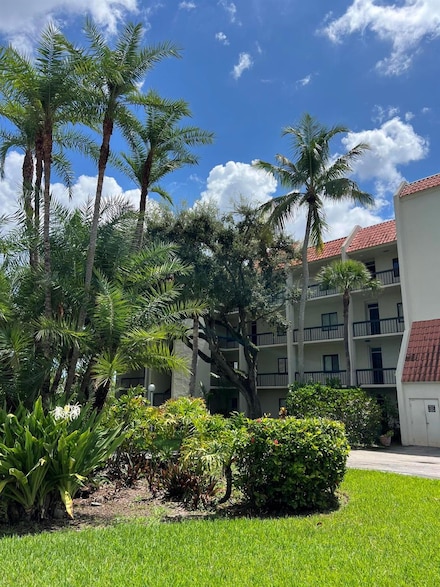 3050 Presidential Way Unit 403, West Palm Beach, FL 33401