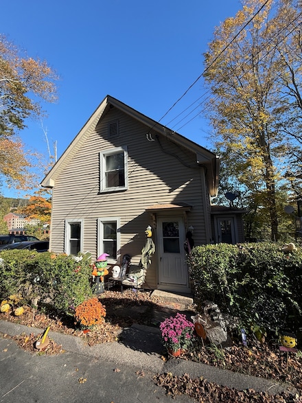 36 Depot Rd, Uncasville, CT 06382