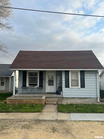 308 2nd Ave, Low Moor, IA 52757