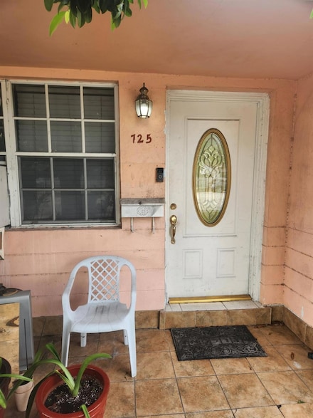 725 NW 199th St, Miami, FL 33169