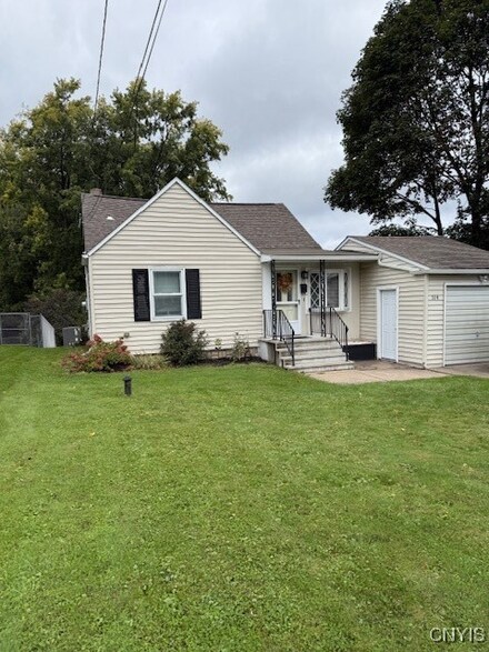 104 Mansfield Rd, Syracuse, NY 13219