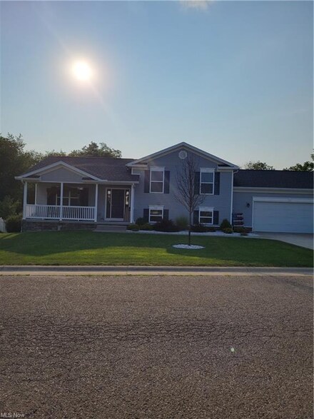 102 Butternut Ln, Cadiz, OH 43907