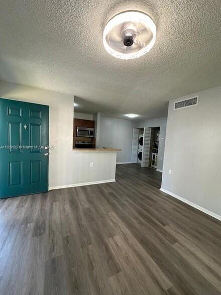 6935 NW 179th St Unit 208, Hialeah, FL 33015