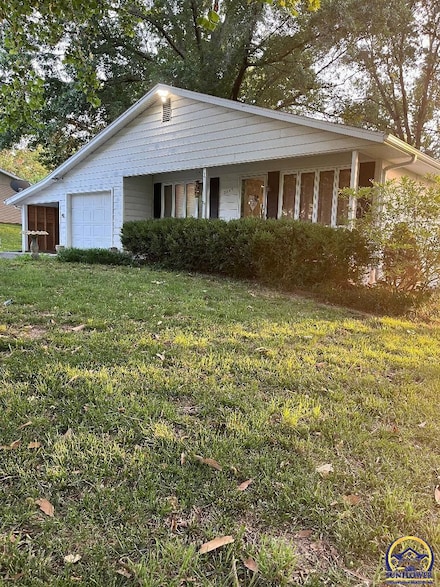 3605 NE Applewood Dr, Topeka, KS 66617