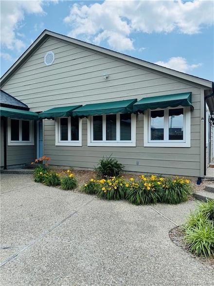 4 Charlestown Ct, Jeffersonville, IN 47130