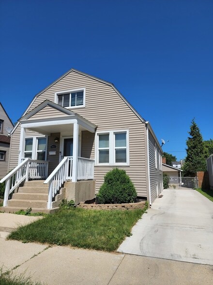 9417 S Troy Ave, Evergreen Park, IL 60805