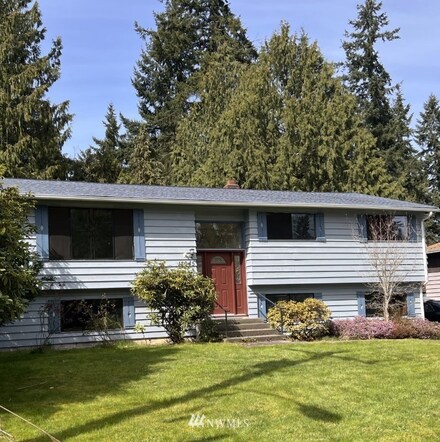 18045 2nd Ave NE, Shoreline, WA 98155