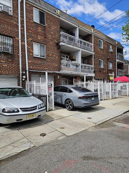 5824 van Cleef St, Corona, NY 11368