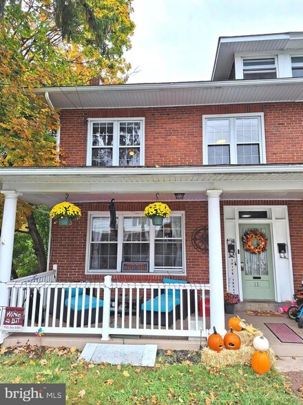 11 W Madison St, Mohnton, PA 19540