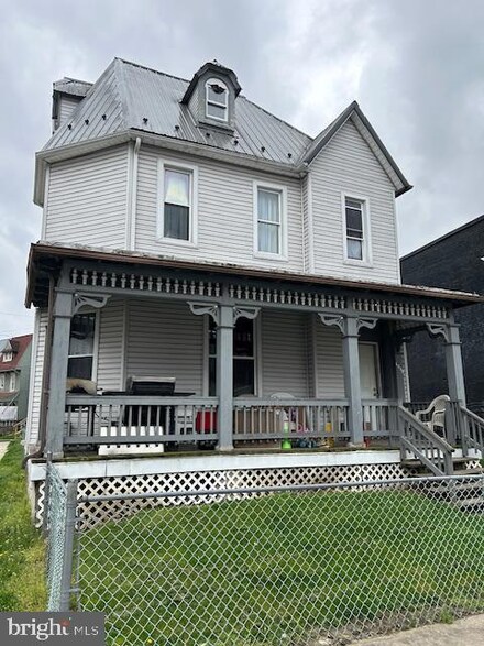 1535 Derry St, Harrisburg, PA 17104
