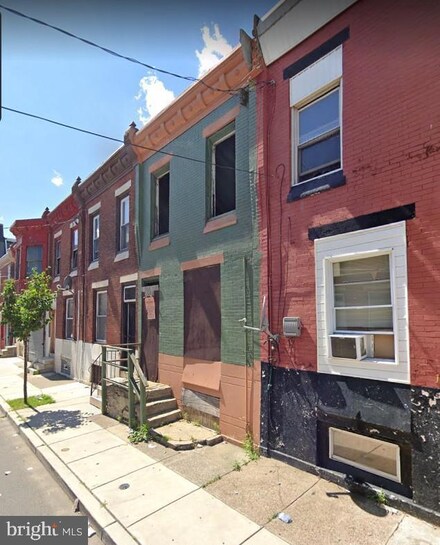 1323 W Victoria St, Philadelphia, PA 19140