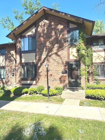 1S215 Stratford Ln Unit 3, Villa Park, IL 60181
