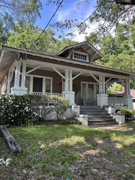 820 W Markham Ave, Durham, NC 27701