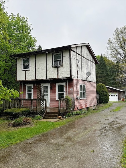 1947 Saltsman Rd, Erie, PA 16510
