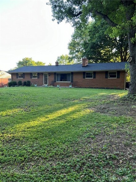 1323 LeMcKe Rd, Beavercreek, OH 45434