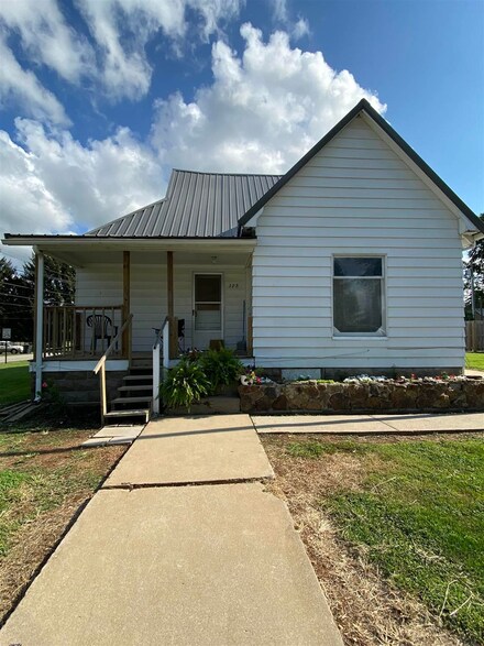 328 Wells Ave, Mitchell, IN 47446