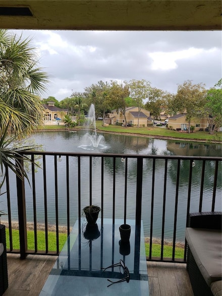 301 Palm Way Unit 307, Pembroke Pines, FL 33025
