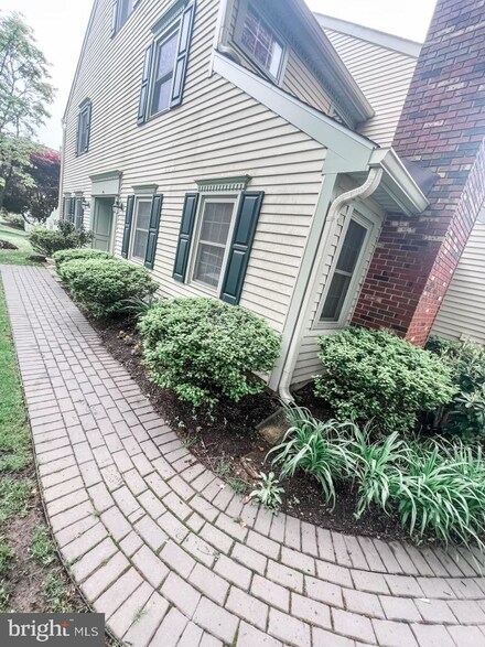 70 Fair Acres Ct, Princeton, NJ 08540