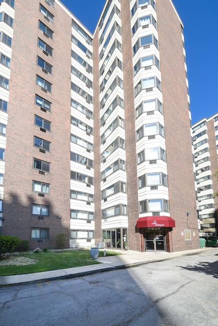 7337 S South Shore Dr Unit 708, Chicago, IL 60649