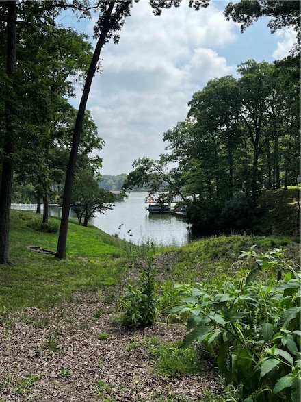 9079 E South Circle Dr, Effingham, IL 62401