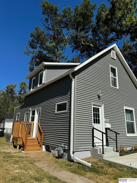 6804 Maple St, Omaha, NE 68104