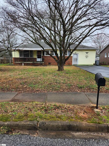 1715 W Parker Rd, Greenville, SC 29617