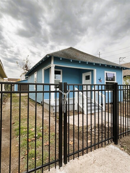 2007 Spring St, Houston, TX 77007