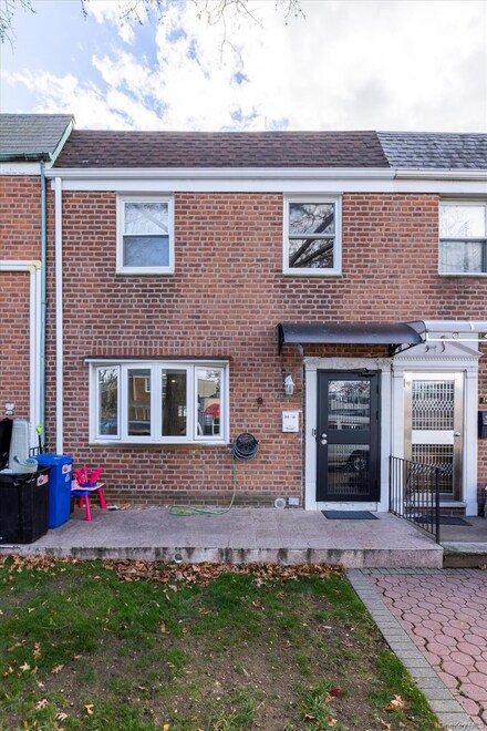 144-14 68th Ave, Flushing, NY 11367