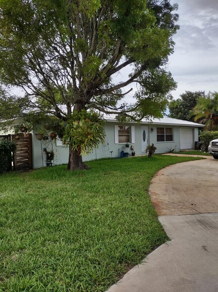 3209 Windward Ln, Lake Worth, FL 33462