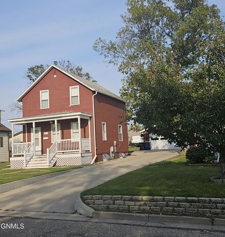 609 10th Ave SE, Jamestown, ND 58401