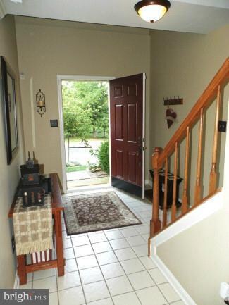 1214 Quaker Hill Dr, Alexandria, VA 22314