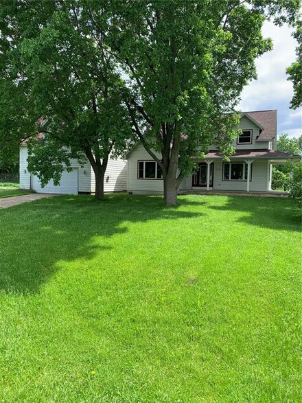 220 Camelot Place, Robins, IA 52328