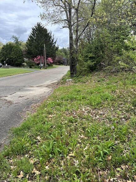 9 Darryl Cir, Palmer, MA 01069