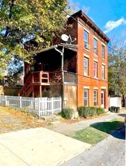 26 Farrington St, Newburgh, NY 12550