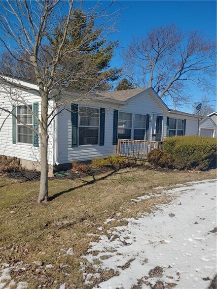 106 W Pierce St, Whitestown, IN 46075