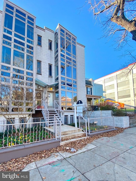 211 R St NE Unit B, Washington, DC 20002