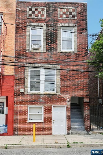 534 Lincoln St, Union City, NJ 07087