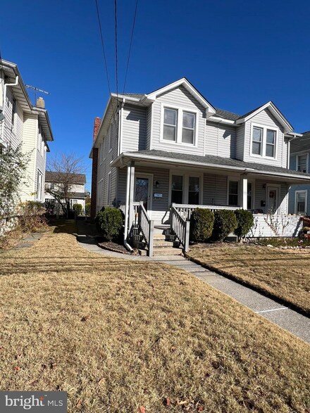 525 Bridgeboro St, Riverside, NJ 08075