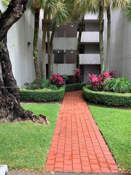8820 SW 132nd Place Unit 103D-S, Miami, FL 33186