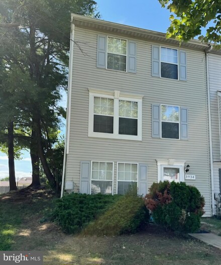 3934 Queens Lace St, Pikesville, MD 21208