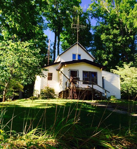 7375 Beechwood Cir, Watervliet, MI 49098