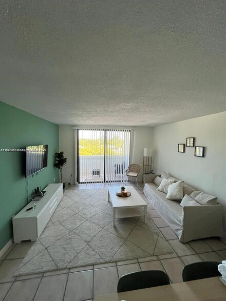 2345 NE 135th St Unit 302, North Miami, FL 33181